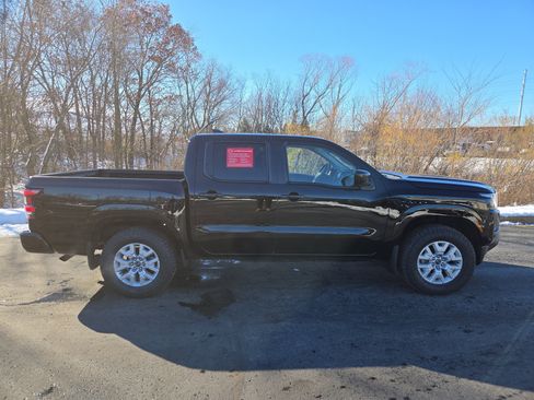 Certified 2023 Nissan Frontier SV w/ Technology Package image 3