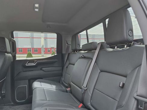 Used 2024 Chevrolet Silverado 1500 LT Trail Boss w/ Convenience Package II AWD/4WD image 13