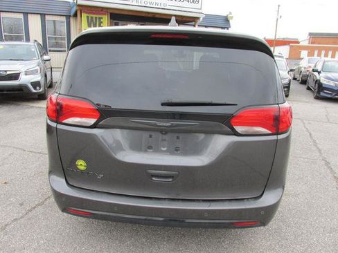 Used 2019 Chrysler Pacifica Touring Plus w/ S Appearance Package image 5