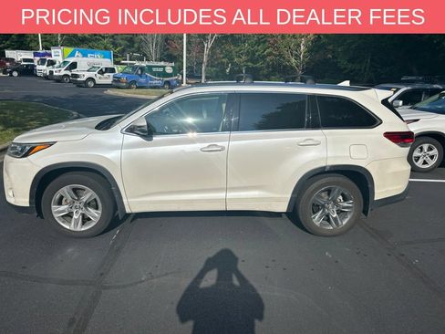 Used 2017 Toyota Highlander Limited Platinum AWD/4WD image 6