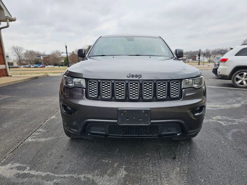 Used 2017 Jeep Grand Cherokee Altitude image 5