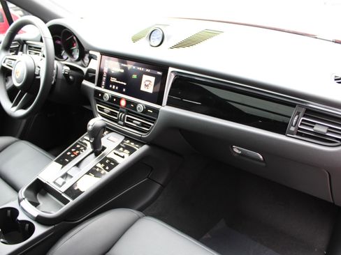 New 2026 Porsche Macan image 26