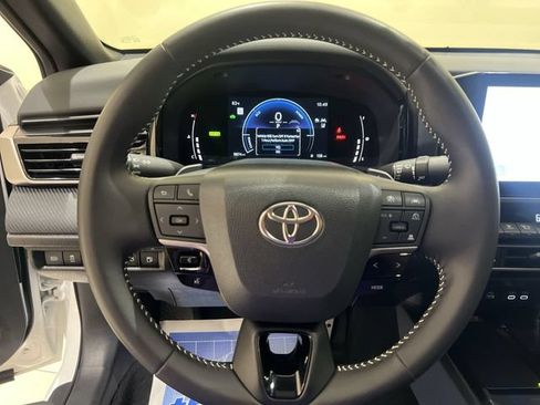 Used 2026 Toyota Camry Hybrid w/ Multimedia Upgrade Package FWD image 10