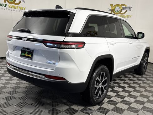 New 2025 Jeep Grand Cherokee Limited w/ Trailer Tow Package AWD/4WD image 10