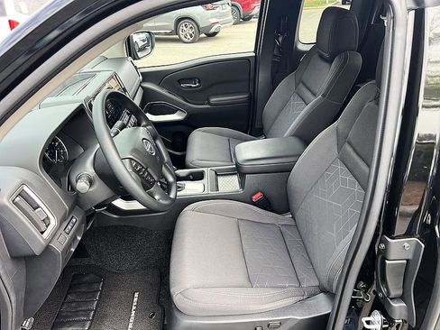 Certified 2025 Nissan Frontier SV image 14