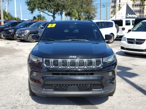 Used 2023 Jeep Compass Latitude image 3