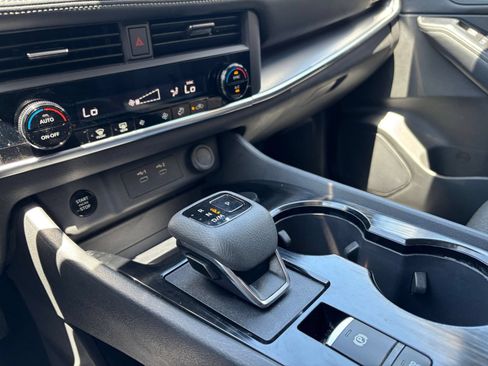 Used 2025 Nissan Rogue SV FWD image 43