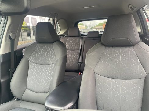 Used 2021 Toyota RAV4 XLE AWD/4WD image 14
