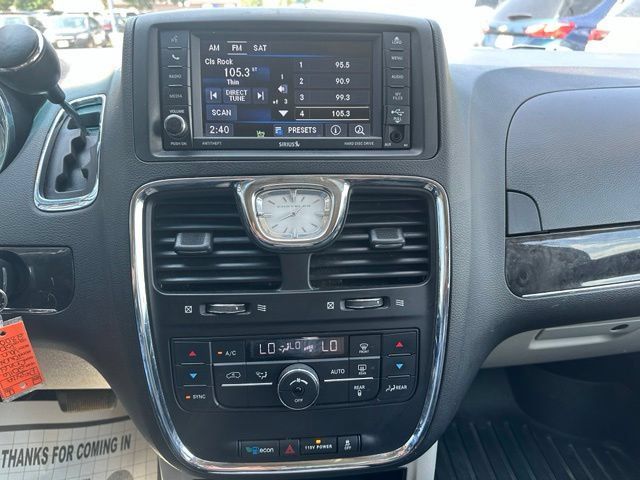 Used 2016 Chrysler Town & Country Touring FWD image 24