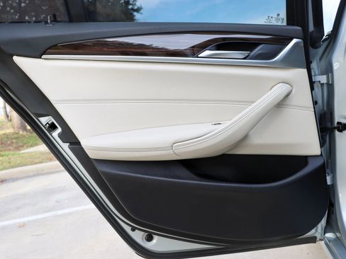 Used 2017 BMW 540i xDrive image 12