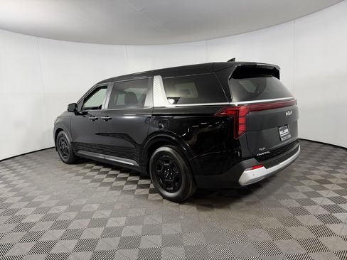 Used 2025 Kia Carnival image 8