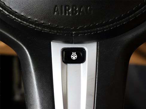 Used 2022 BMW M550i xDrive w/ Premium Package image 53