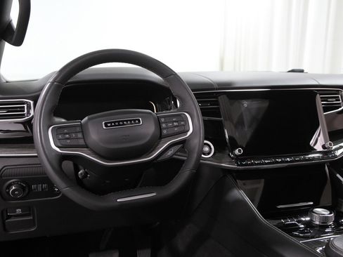 Used 2022 Jeep Wagoneer Series III w/ Premium Group I image 6