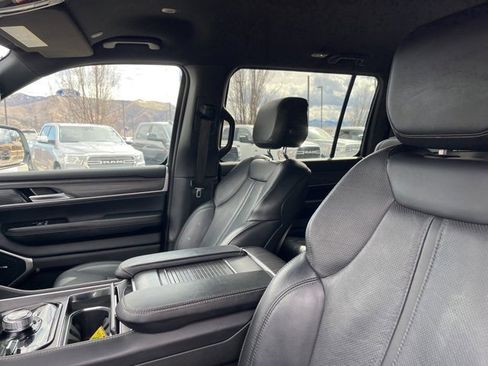 Used 2024 Jeep Wagoneer Series II w/ Flexible Seating Group image 16