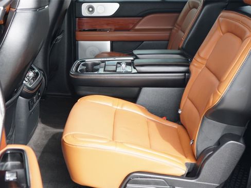 Used 2019 Lincoln Navigator L Reserve AWD/4WD image 23