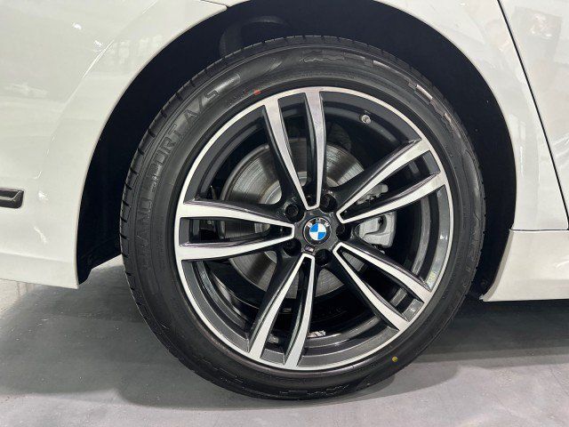 Used 2020 BMW 745e xDrive AWD/4WD image 8