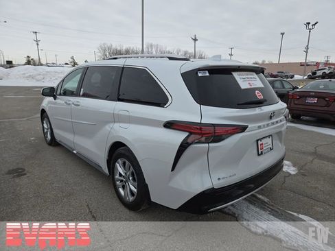 Certified 2026 Toyota Sienna Limited image 29