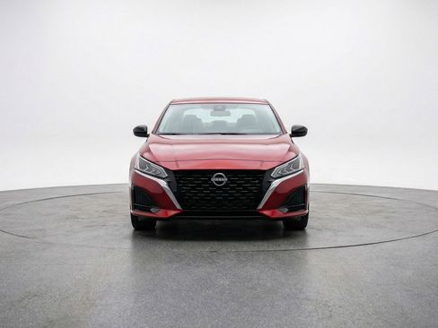 Used 2025 Nissan Altima 2.5 SV image 2