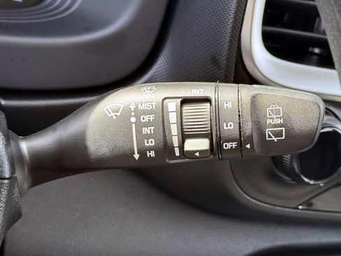 Used 2025 Hyundai Venue SE FWD image 23