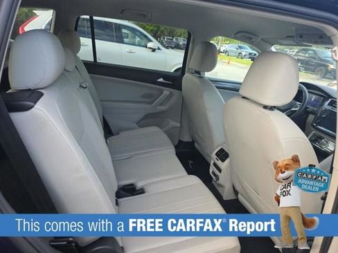 Used 2023 Volkswagen Tiguan SE image 2