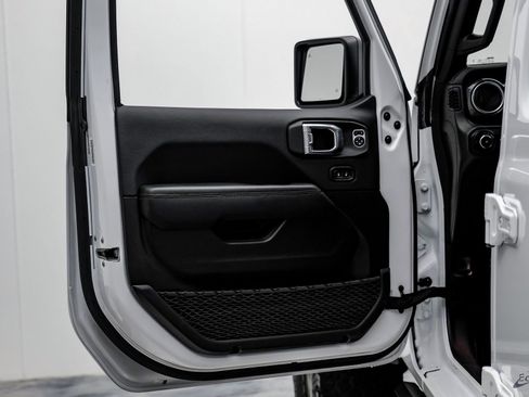 Used 2022 Jeep Wrangler Unlimited Rubicon w/ Xtreme Recon 35" Tire Package image 84