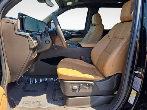 Used 2024 Cadillac Escalade Premium Luxury AWD/4WD image 17