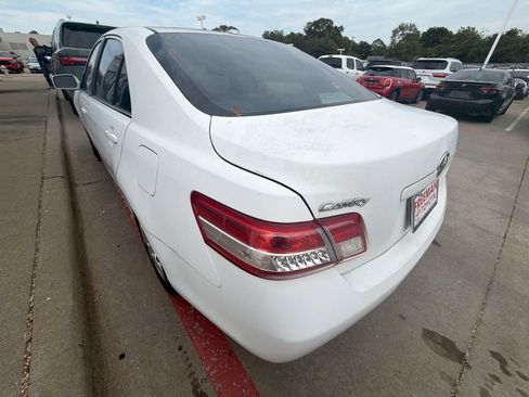 Used 2010 Toyota Camry LE FWD image 9