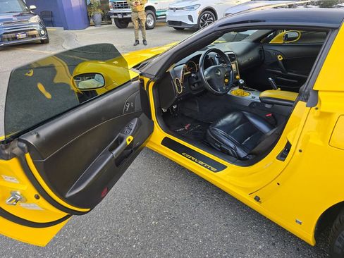 Used 2006 Chevrolet Corvette Coupe w/ Preferred Equipment Group image 14