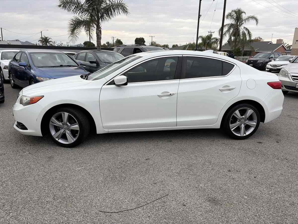 Used 2013 Acura ILX w/ Premium Package FWD image 2