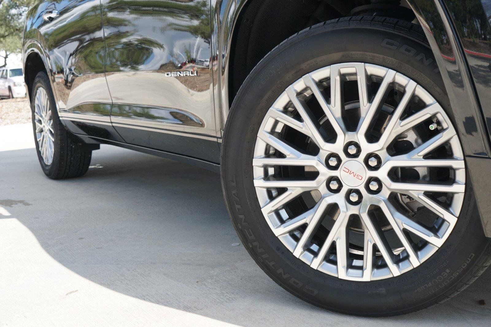 Used 2025 GMC Acadia Denali w/ LPO, Floor Liner Package FWD image 2
