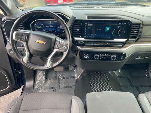 Used 2022 Chevrolet Silverado 1500 LT AWD/4WD image 4