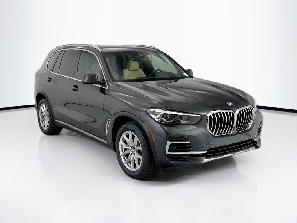 Certified 2022 BMW X5 xDrive40i w/ Premium Package AWD/4WD image 3