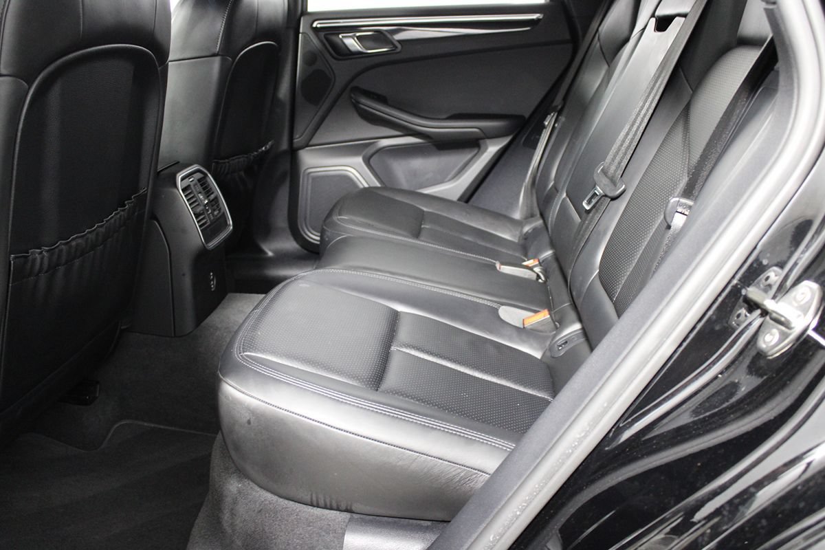 Used 2022 Porsche Macan AWD/4WD image 32
