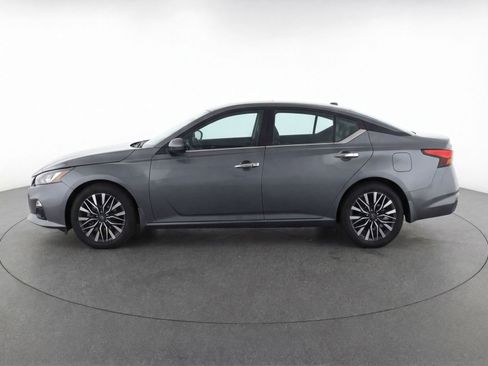 Used 2024 Nissan Altima 2.5 SV image 5