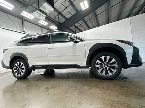 Used 2025 Subaru Outback Touring XT AWD/4WD image 3