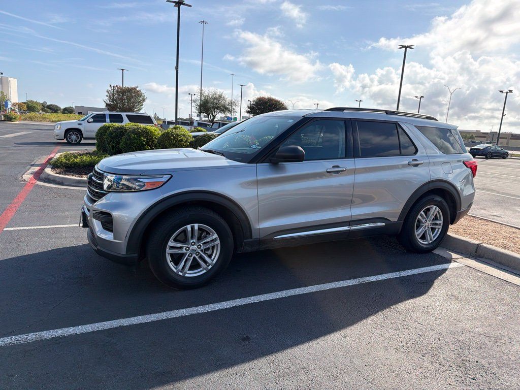 Used 2022 Ford Explorer XLT RWD image 1