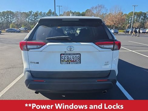 Used 2019 Toyota RAV4 LE image 9