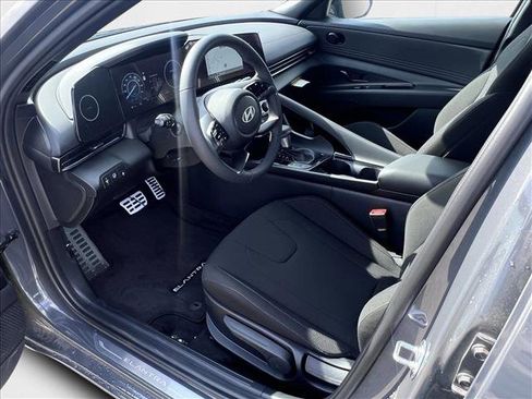 New 2025 Hyundai Elantra SEL image 3