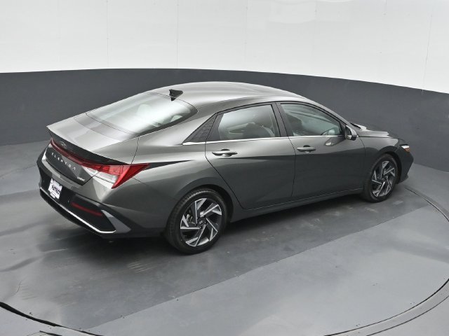 Used 2024 Hyundai Elantra Limited FWD image 31