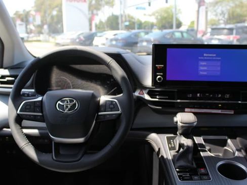 Certified 2026 Toyota Sienna XLE FWD image 25