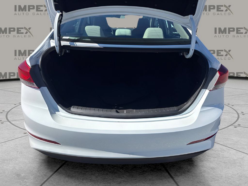 Used 2017 Hyundai Elantra SE FWD image 21