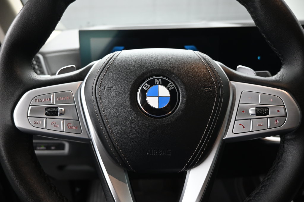 Used 2024 BMW X7 xDrive40i w/ Premium Package AWD/4WD image 14