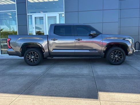 Used 2024 Toyota Tundra Platinum AWD/4WD image 2