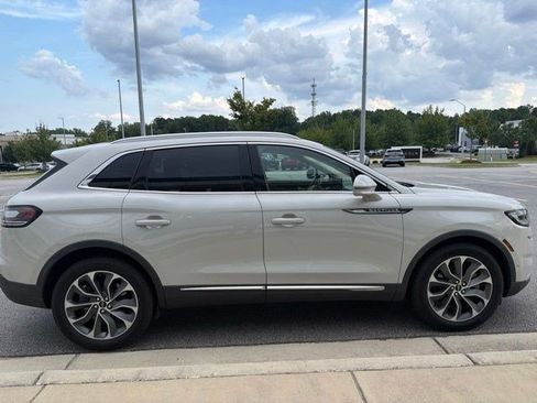 Used 2023 Lincoln Nautilus Reserve AWD/4WD image 6