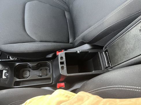 Used 2020 Jeep Renegade Sport image 21