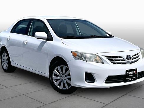 Used 2013 Toyota Corolla LE FWD image 3