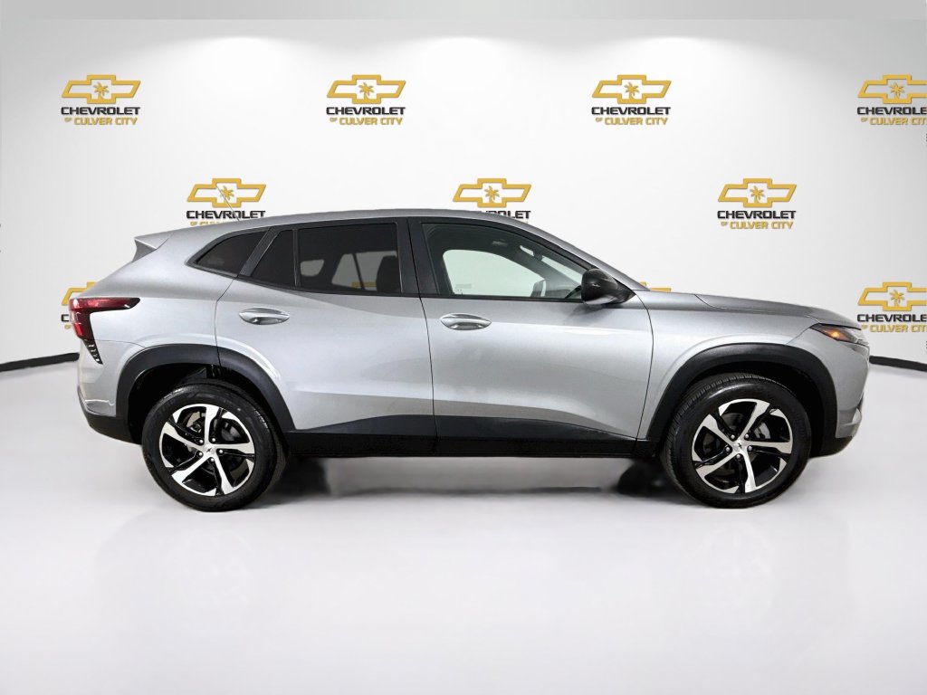 Used 2024 Chevrolet Trax RS w/ Driver Confidence Package FWD image 9