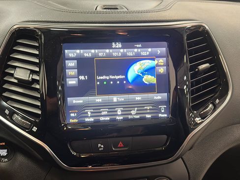 Used 2019 Jeep Cherokee Limited w/ Luxury Group AWD/4WD image 20