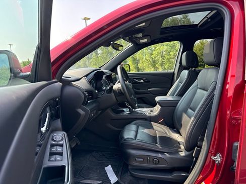 Used 2023 Chevrolet Traverse RS w/ LPO, Floor Liner Package AWD/4WD image 10