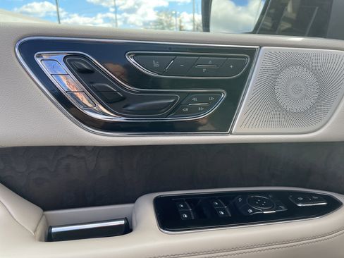 Used 2019 Lincoln Navigator Reserve w/ Cargo Package image 44